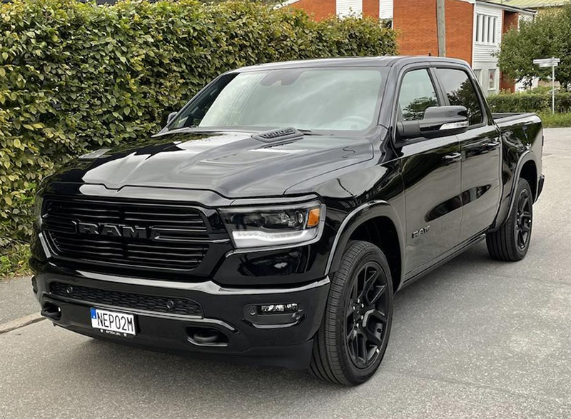 Svart RAM 1500 Crew Cab Laramie Night Edition stulen i Sollentuna norr om Stockholm