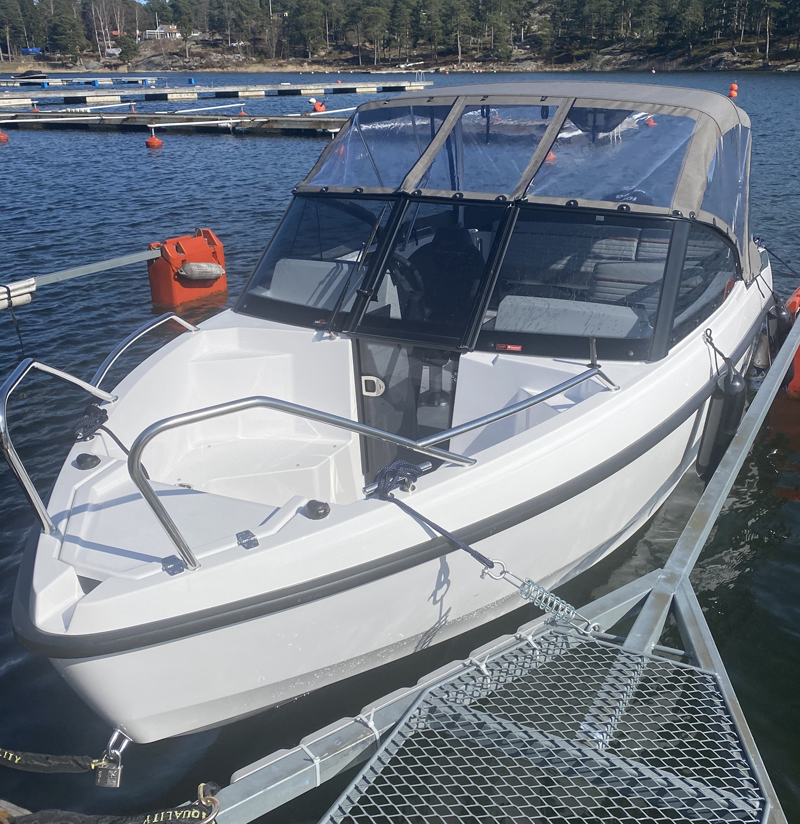 Bella 550 BR med 100 Hk Mercury stulen på Värmdö, Stockholm