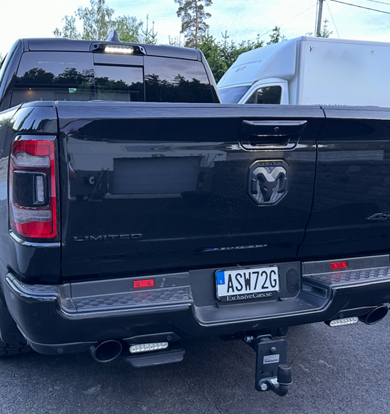 Svart RAM 1500 Crew Cab Limited stulen i Markim norr om Vallentuna