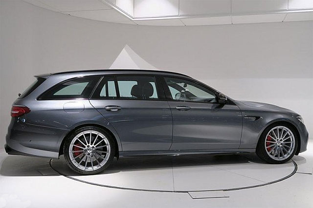 Gråmetallic Mercedes Benz AMG E 63 S T 4MATIC stulen i Halmstad