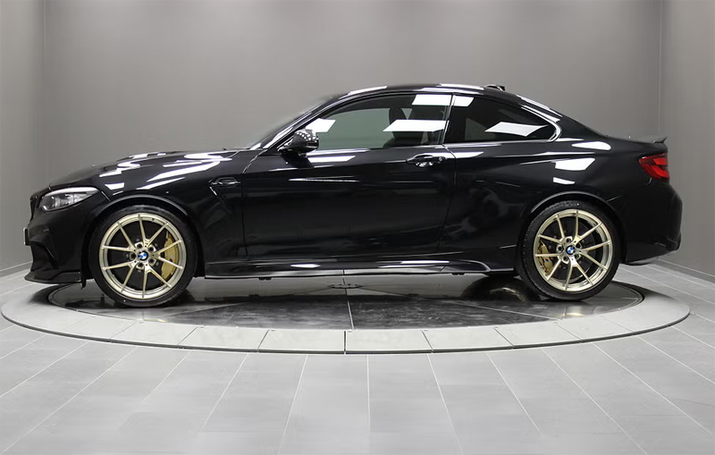 Svart metallic BMW M2 CS stulen i centrala Eskilstuna