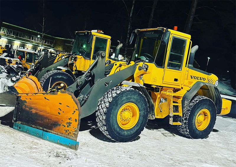 Hjullastare Volvo L90E stulen i Vårby söder om Stockholm. Volvo L70E som stals samtidigt är anträffad.