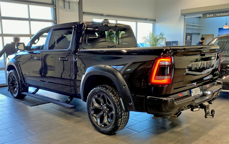 Svart RAM 1500 Crew Cab Limited Night Edition stulen i Ängelholm