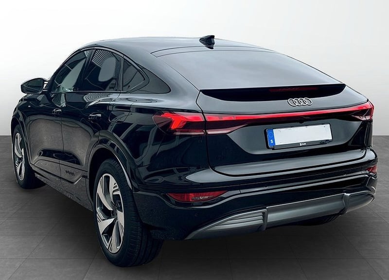 Svart Audi Q6 SUV E-Tron stulen i Stockholm