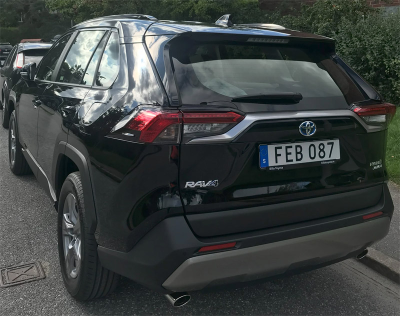 Svart Toyota RAV4 Hybrid AWD stulen i Skarpnäck, Stockholm
