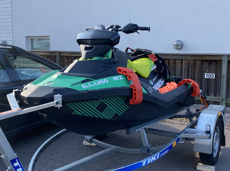Sea Doo Spark Trixx stulen på trailer i Växjö.