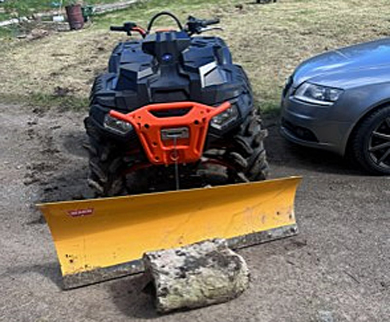 Svart fyrhjuling Polaris XP HL stulen i Ösmo norr om Nynäshamn