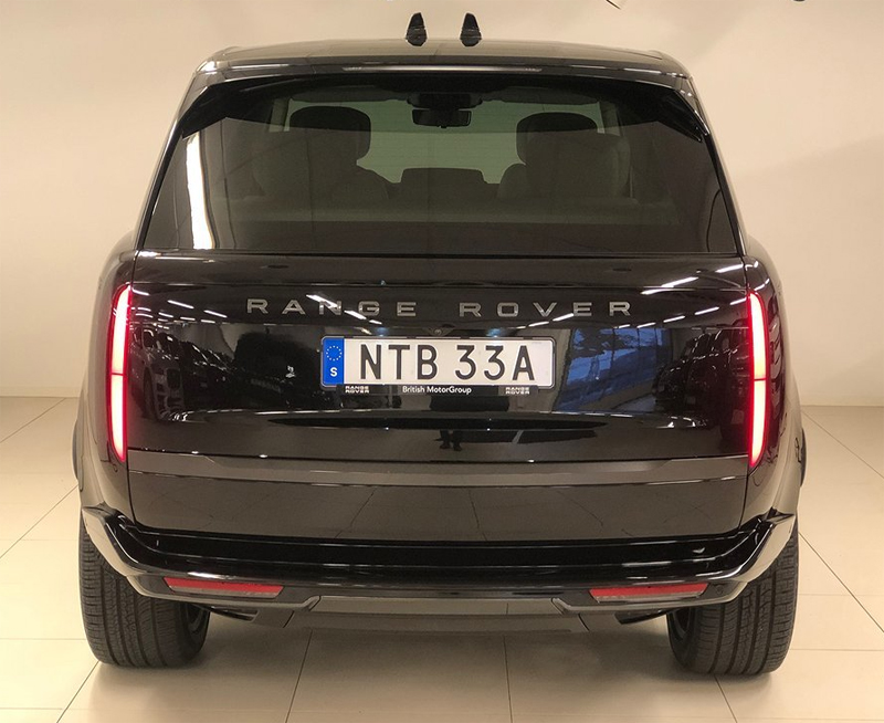 Svart Land Rover Range Rover P460 PHEV LWB Autobiography stulen i Sigtuna
