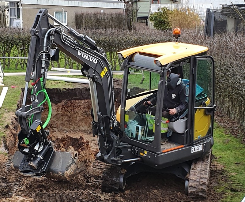 Bandburen grävmaskin Volvo ECR35D stulen i Beddingestrand