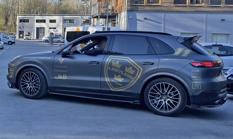 Gråblå metallic Porsche Cayenne S stulen i Bromma, Stockholm