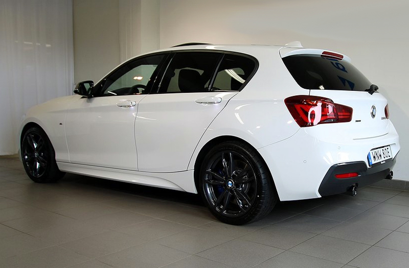 Vit BMW M140i xDrive stulen i Bromma, Stockholm
