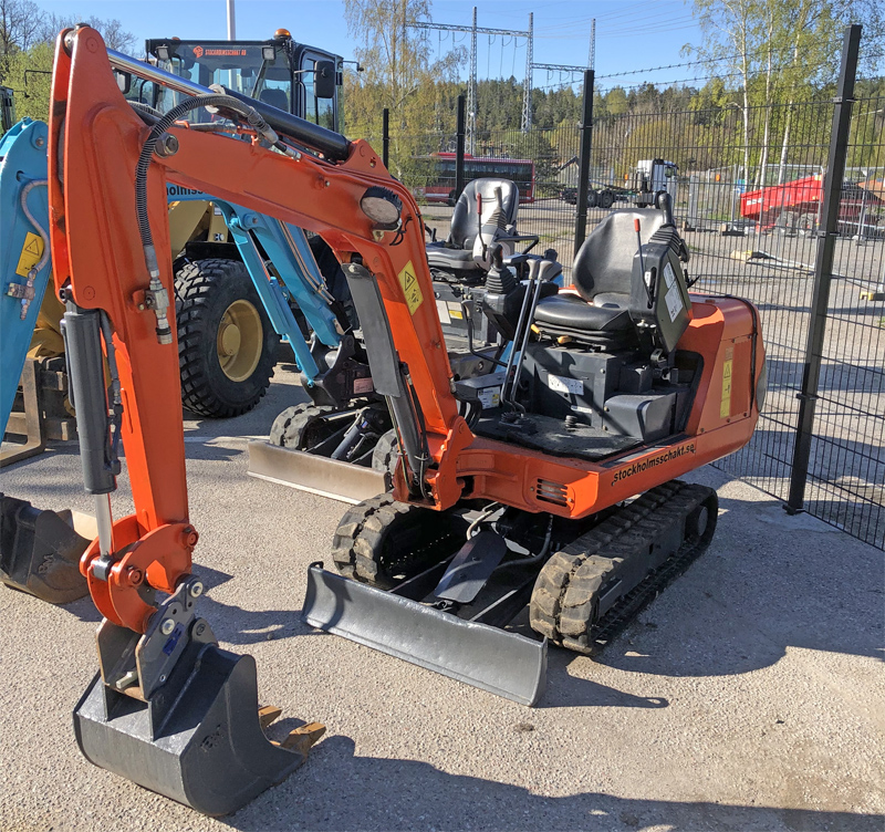Tre entreprenadmaskiner Hanix H-15B, Kobelco SK10SR-3 och en Ihimer AS12 stulna i Haninge