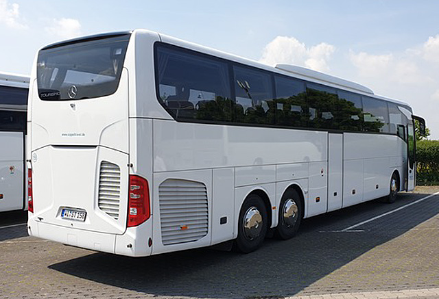 Vit turistbuss Mercedes Benz 17 RHD stulen i Tyskland