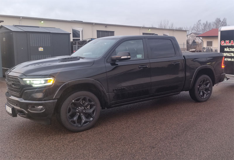 Svart RAM 1500 Crew Cab stulen i Perstorp