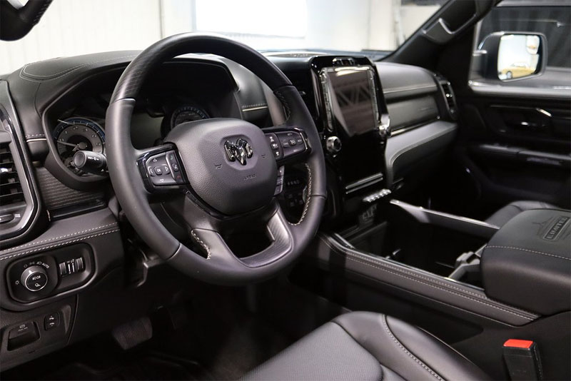 Svart RAM 1500 Crew Cab Limited Night Edition stulen i Tranås