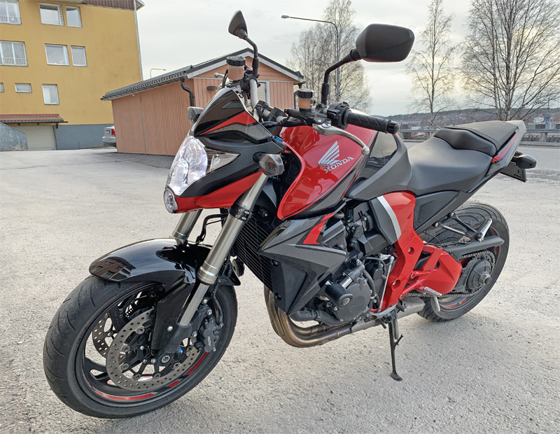 Röd Honda CB1000R stulen i Härnösand