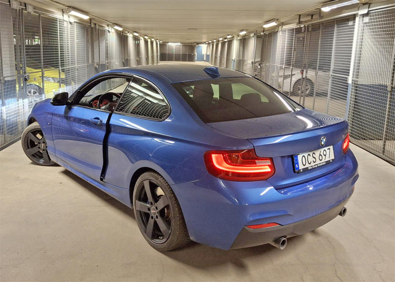 Blå metallic BMW M235i Coupé stulen i Hammarby Sjöstad, Stockholm