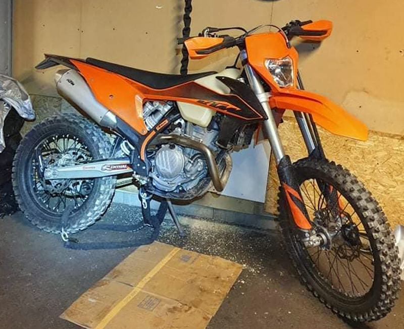 KTM 350 EXC-F och KTM 300 EXC stulna i Vallentuna norr om Stockholm