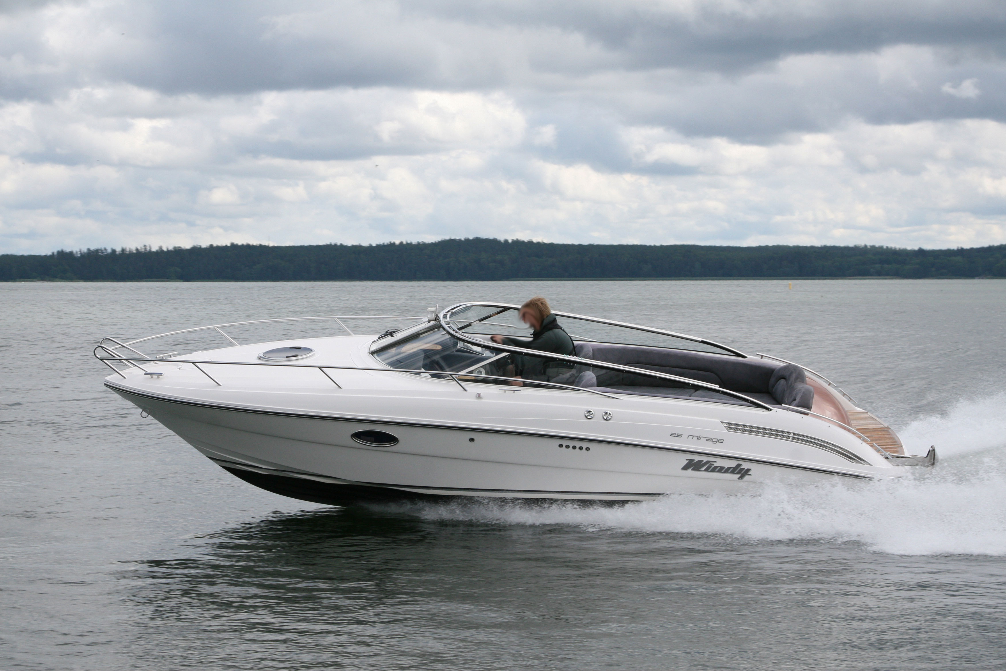 Windy 25 Mirage stulen i Ulebergshamn strax norr om Hunnebostrand