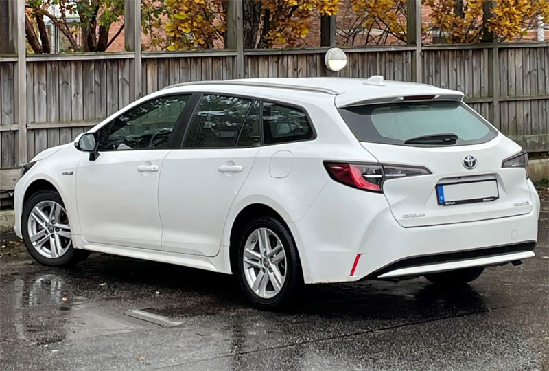 Vit Toyota Corolla Touring Sports Hybrid stulen i Solna