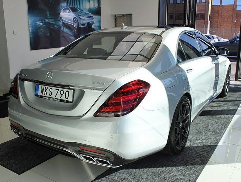 Silvermetallic Mercedes Benz S63 AMG lång version, stulen i Källby strax öster om Lidköping