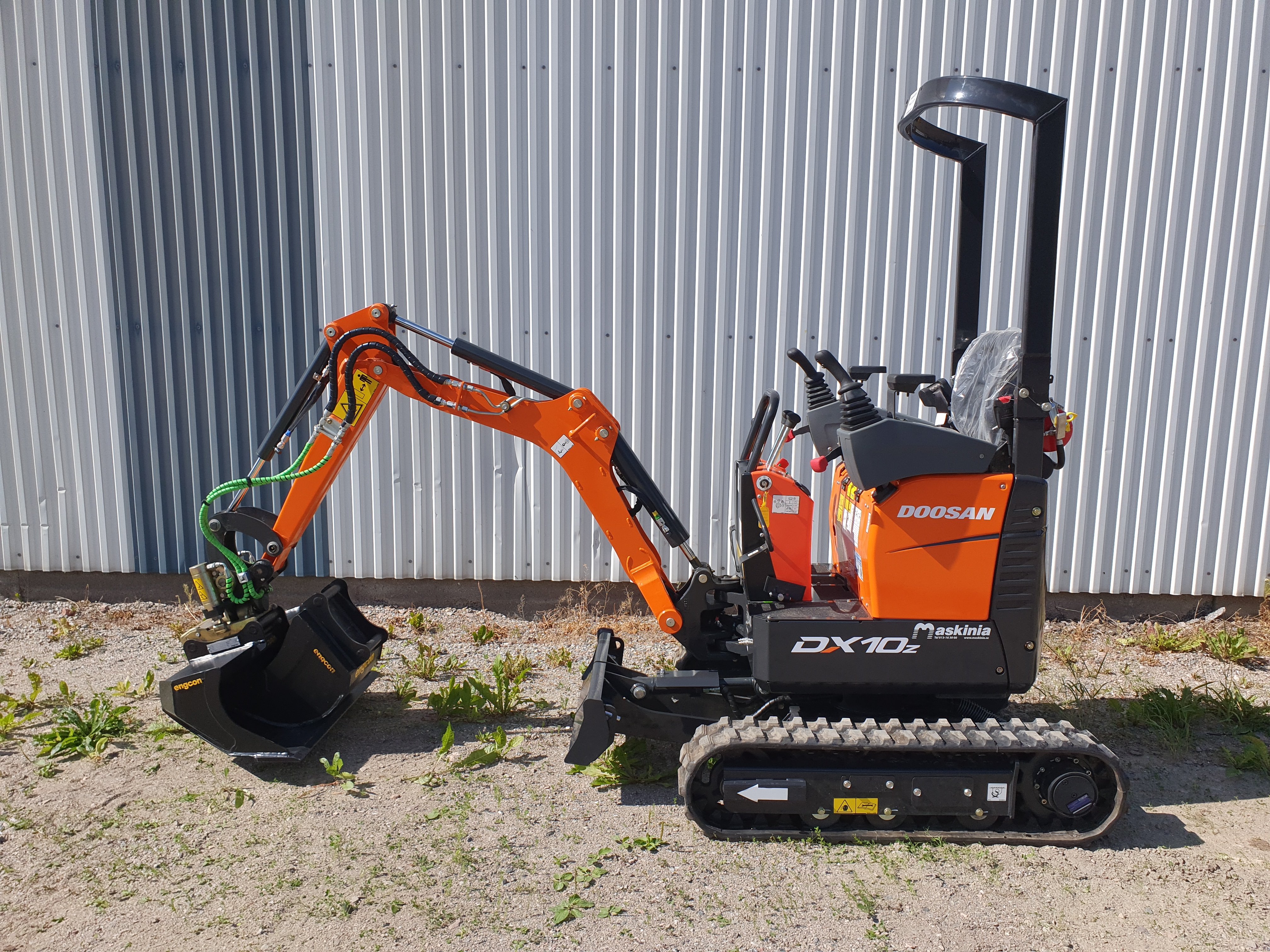 Minigrävare Doosan och redskapsbärare Timan stulna 24-25 juli i Arboga