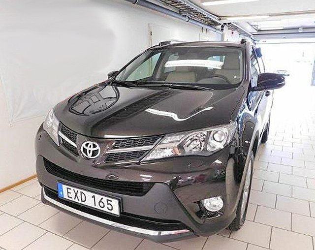 Mörkt brunmetallic Toyota RAV4 2.2D Executive stulen i Malmö