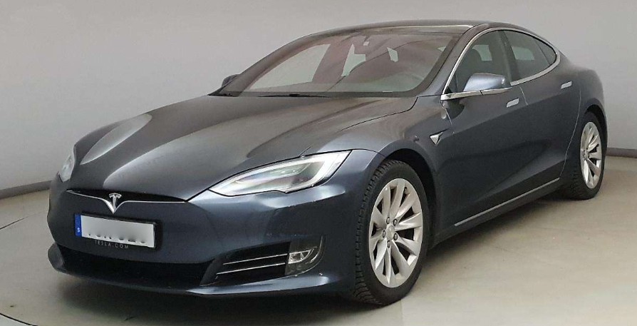 Grå metallic Tesla Model S Long Range stulen i Skälby Järfälla