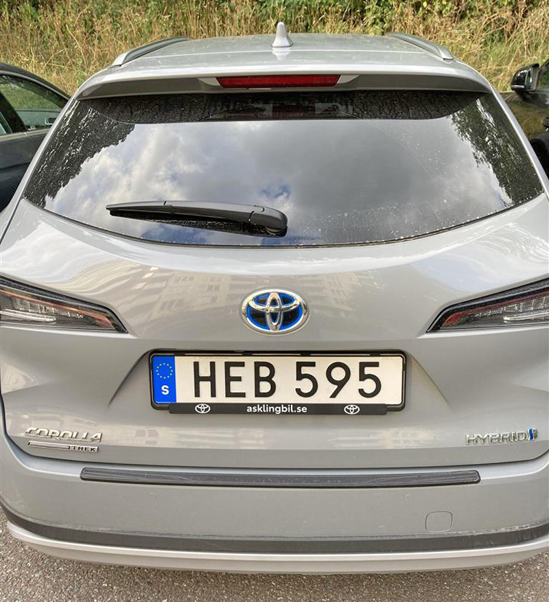 Grå Toyota Corolla TREK Hybrid E stulen i Solna