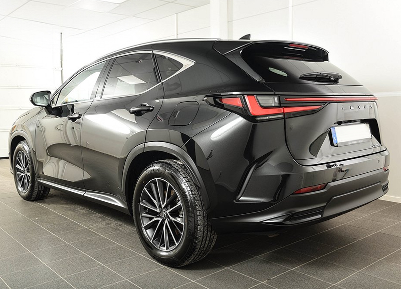 Svart Lexus NX 450h AWD + Executive stulen i Spånga, Stockholm