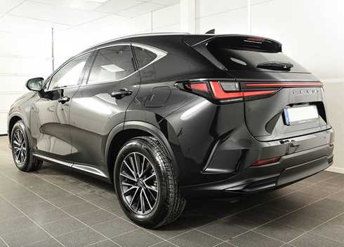 Svart Lexus NX 450h AWD + Executive stulen i Spånga, Stockholm