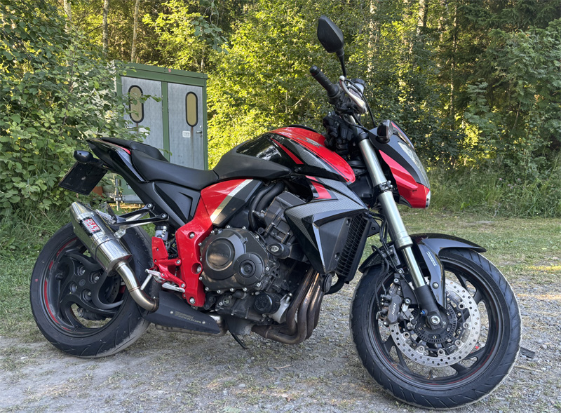 Röd Honda CB1000R stulen i Härnösand