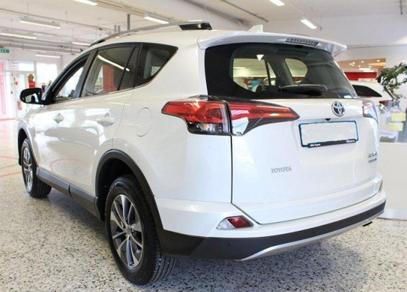 Vit Toyota RAV4 Hybrid 2.5 AWD stulen i Häggvik, Sollentuna norr om Stockholm