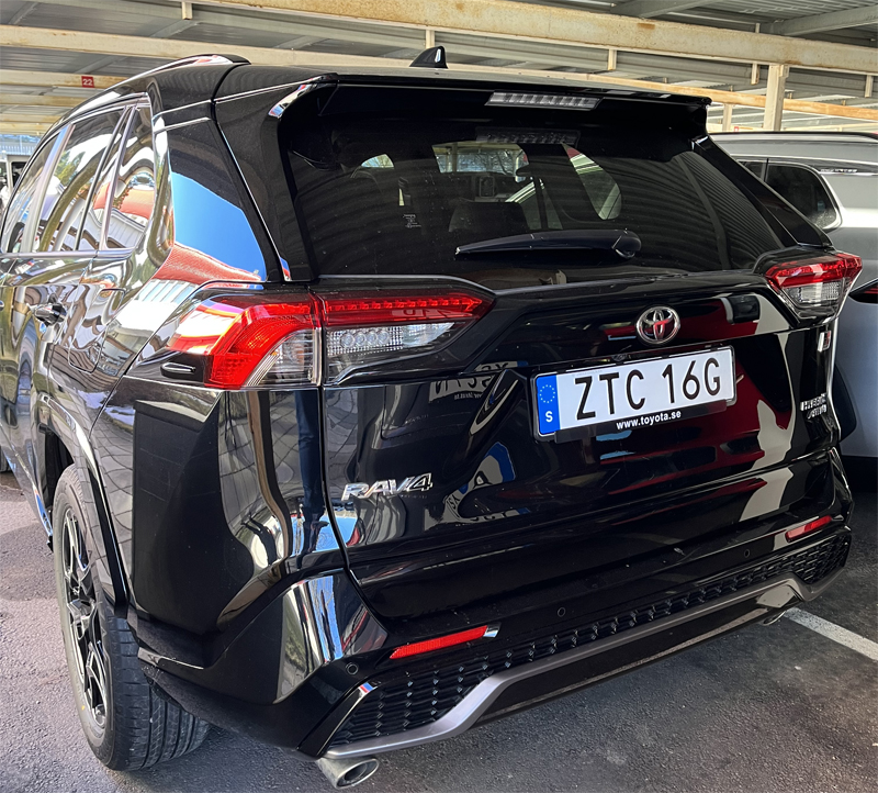 Svart Toyota RAV4 Hybrid AWD-i GR Sport stulen i Skärholmen, Stockholm