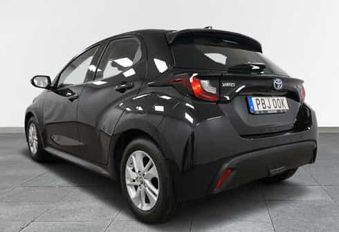 Svart Toyota Yaris Hybrid stulen i Farsta, Stockholm