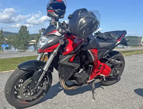 Röd Honda CB1000R stulen i Härnösand