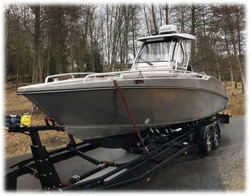 Aluminiumbåt Kaasboll 760 HT med 300 hk Mercury stulen på tysk trailer i Tanumshede, Göteborg. Vid stölden stals även en Traktor MF 390.