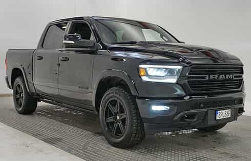 Svart RAM 1500 Crew Cab Laramie Night Edition stulen i Sundbyberg utanför Stockholm