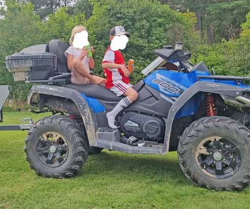 Blå fyrhjuling CFMoto CForce 600 stulen i Enhörna nordväst om Södertälje