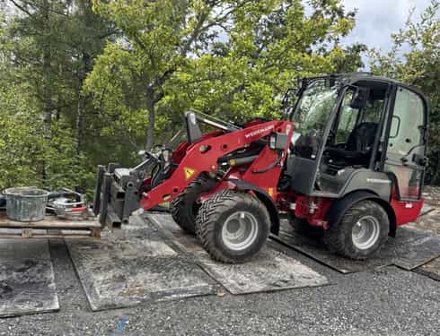 Hjullastare Weidemann 1350 CX stulen i Rönninge söder om Stockholm