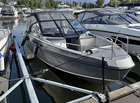 Buster Magnum med Yamaha 225 FETX stulen i Saltsjöbaden.